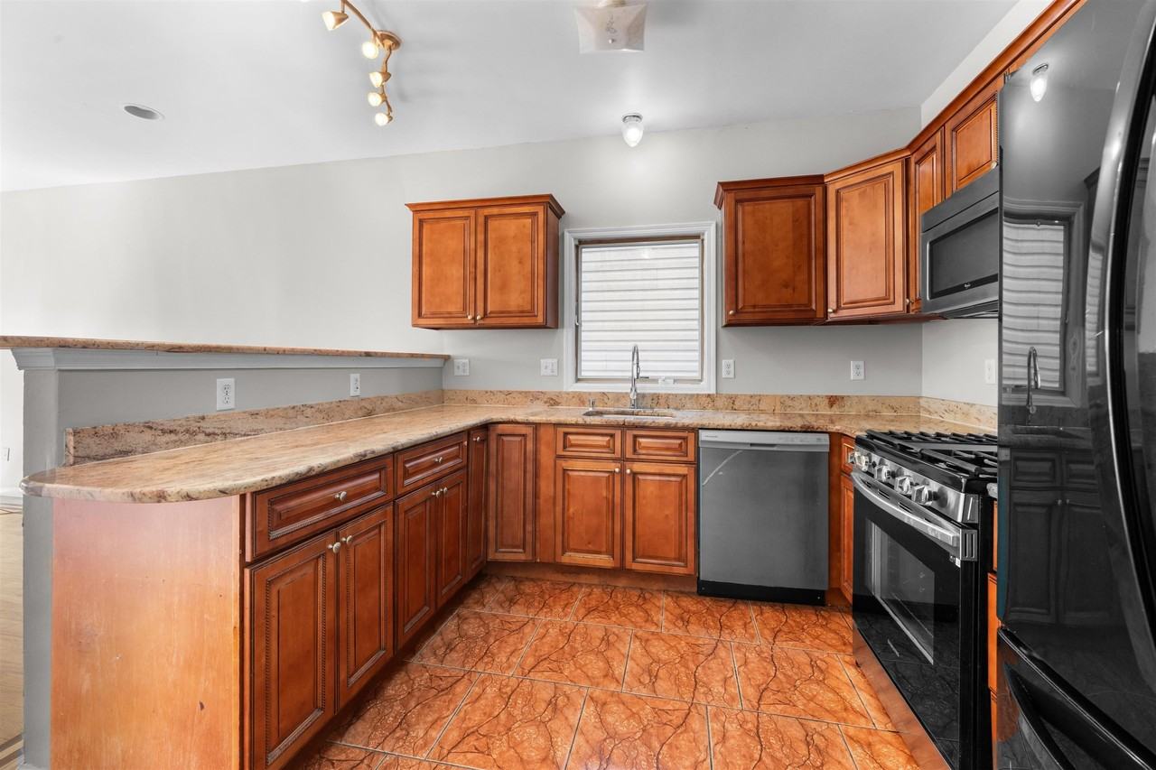 392 Liberty Ave #1 - Photo 4 of 18