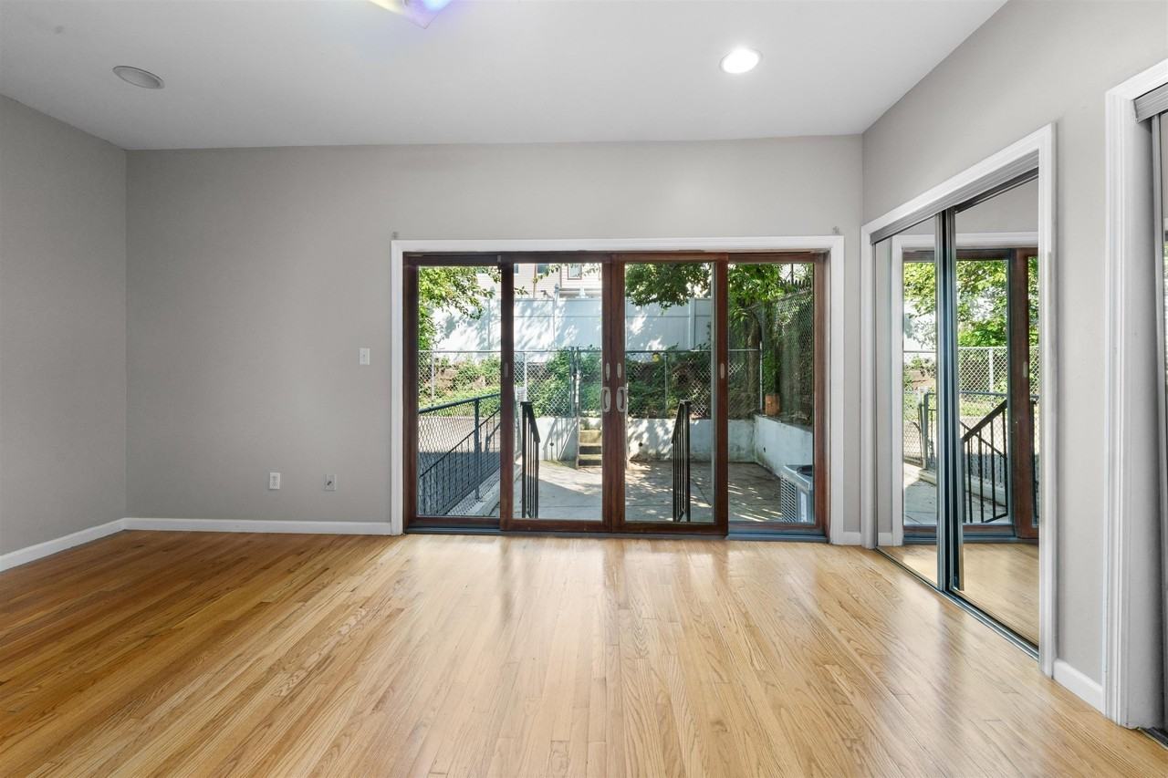 392 Liberty Ave #1 - Photo 6 of 18