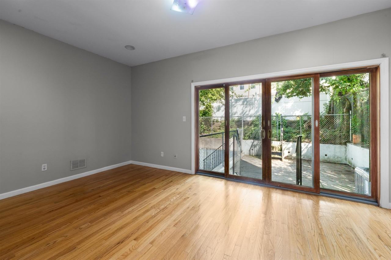 392 Liberty Ave #1 - Photo 7 of 18