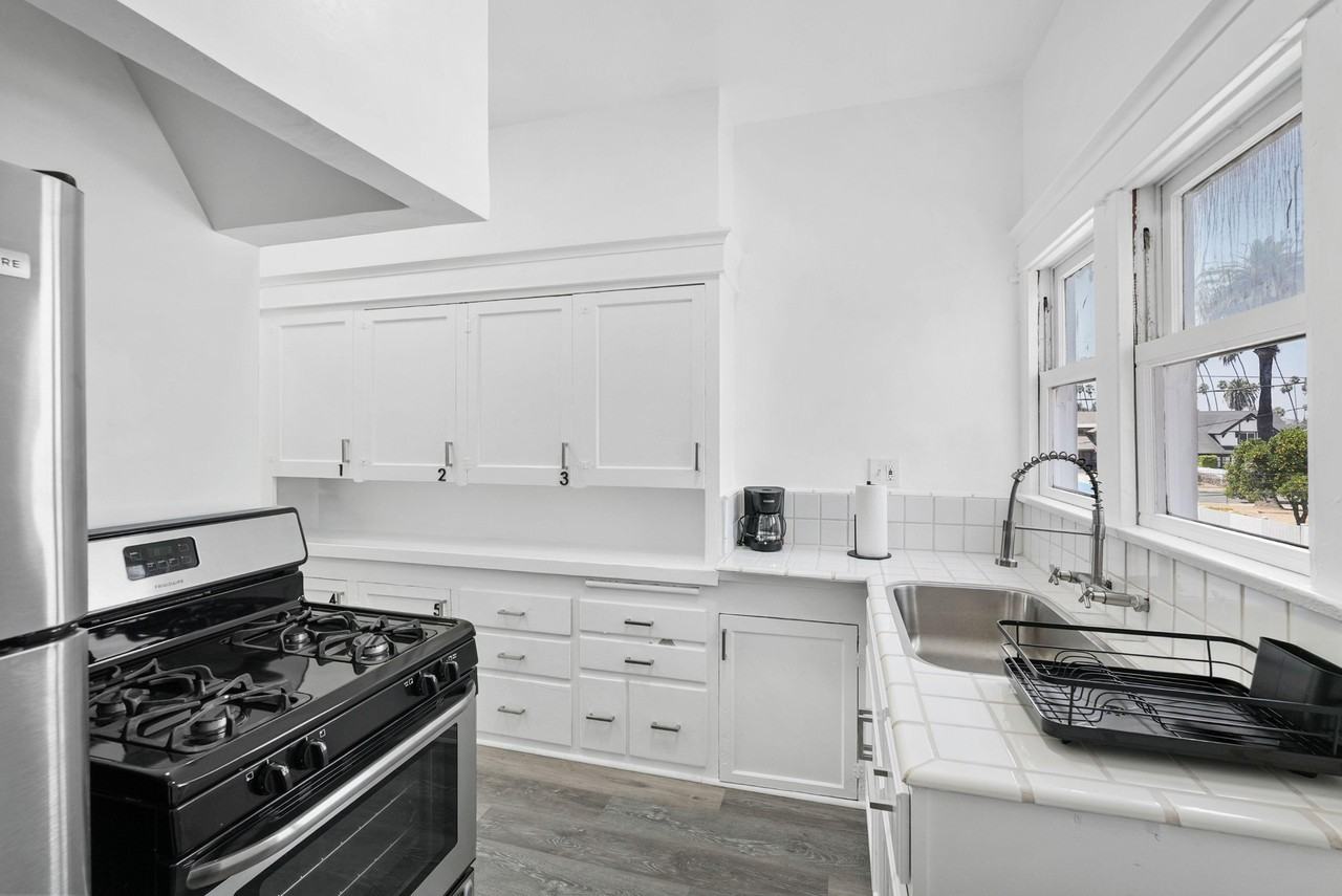 W 48th St - Photo 2 of 28