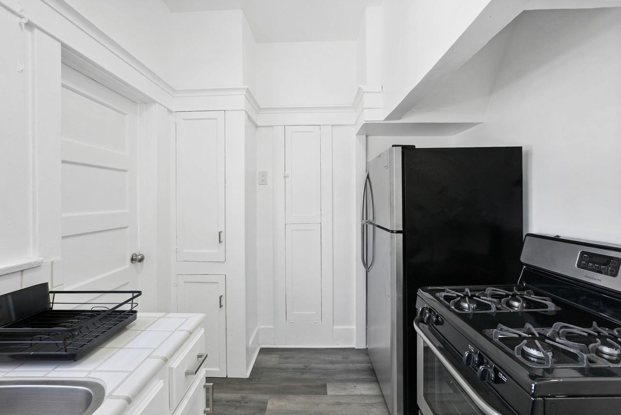 W 48th St - Photo 3 of 28