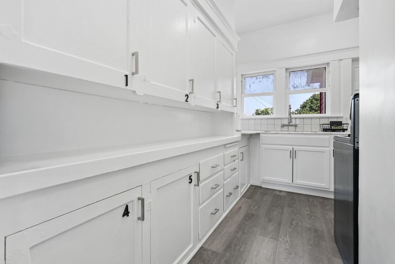 W 48th St - Photo 5 of 28