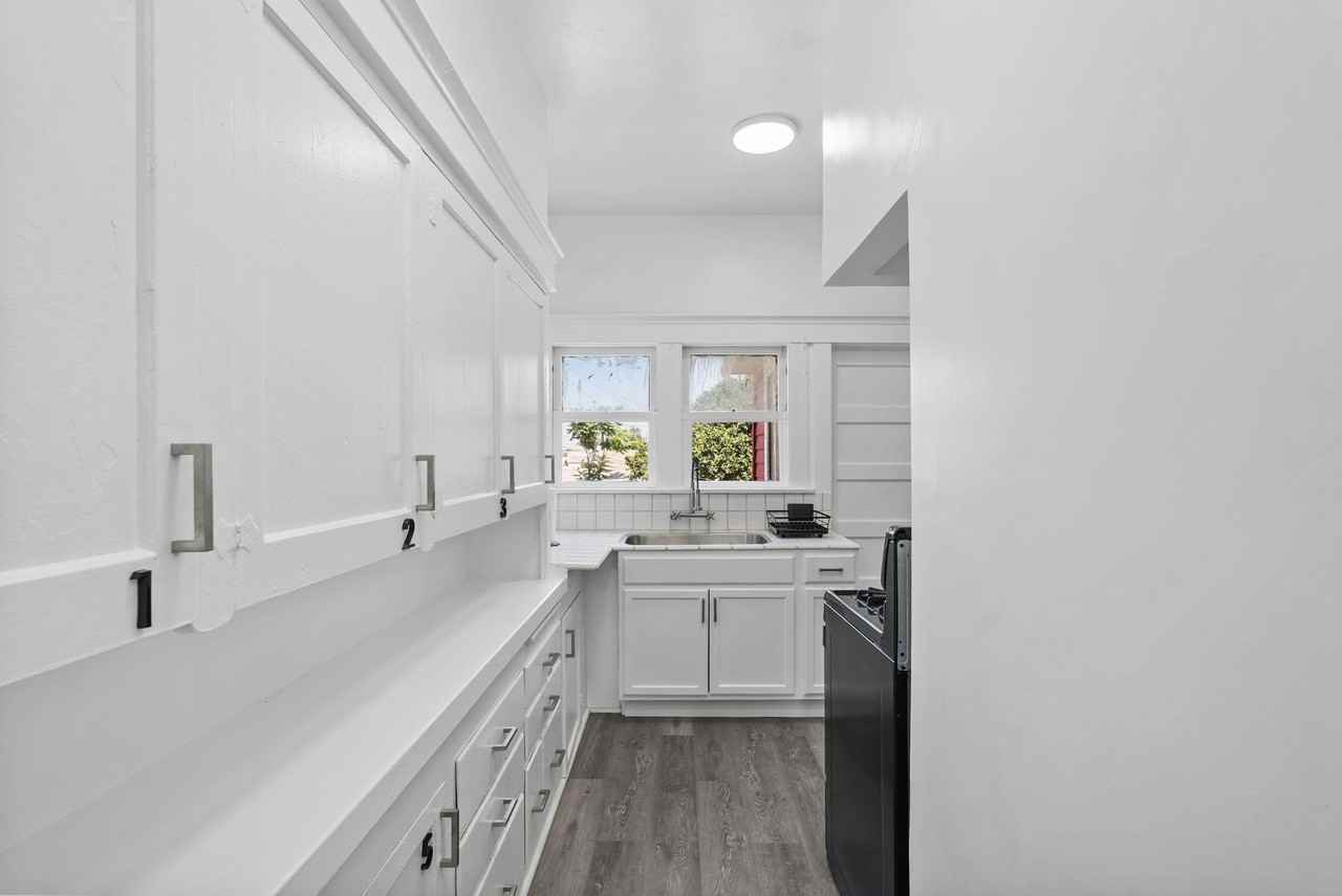 W 48th St - Photo 6 of 28
