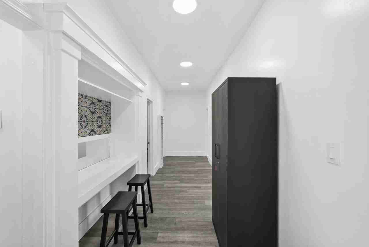 W 48th St - Photo 7 of 24