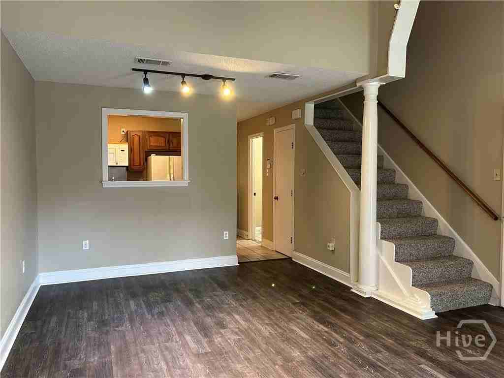 118 Fox Chase Rd - Photo 4 of 18