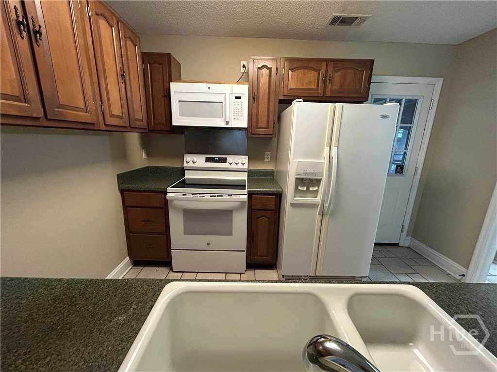 118 Fox Chase Rd - Photo 5 of 18