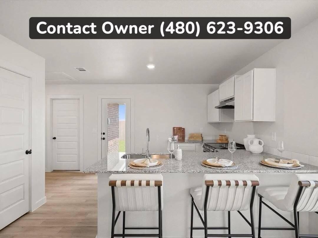 709 Fresno St - Photo 2 of 5