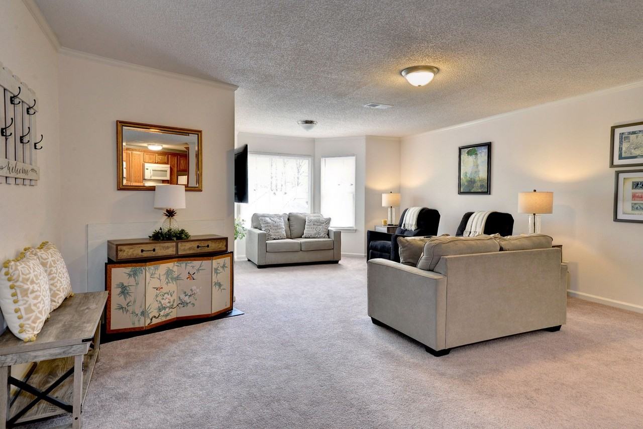 109 Stratford Dr - Photo 4 of 24