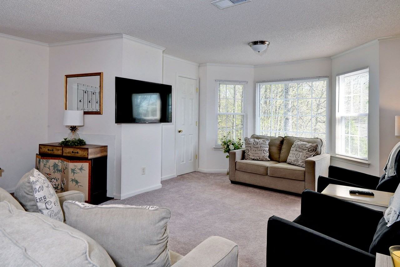 109 Stratford Dr - Photo 5 of 24