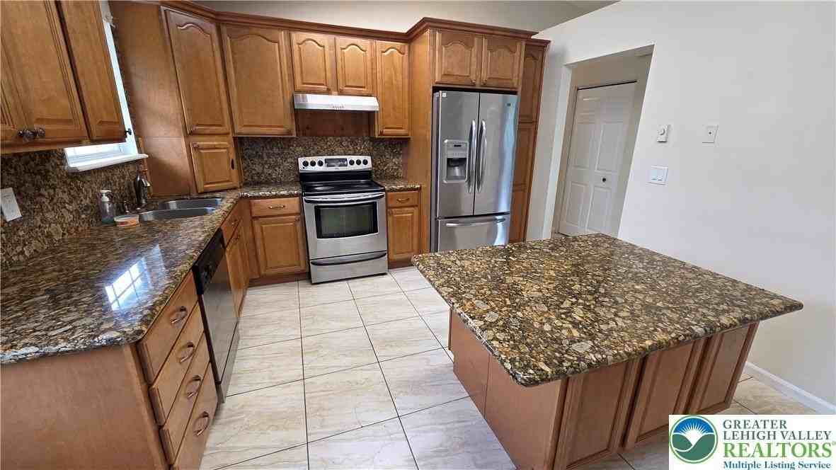481 Savage Rd - Photo 7 of 27
