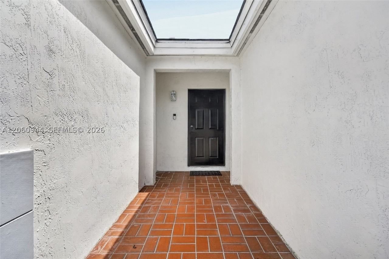 15772 Sw 74th Ln - Photo 2 of 30
