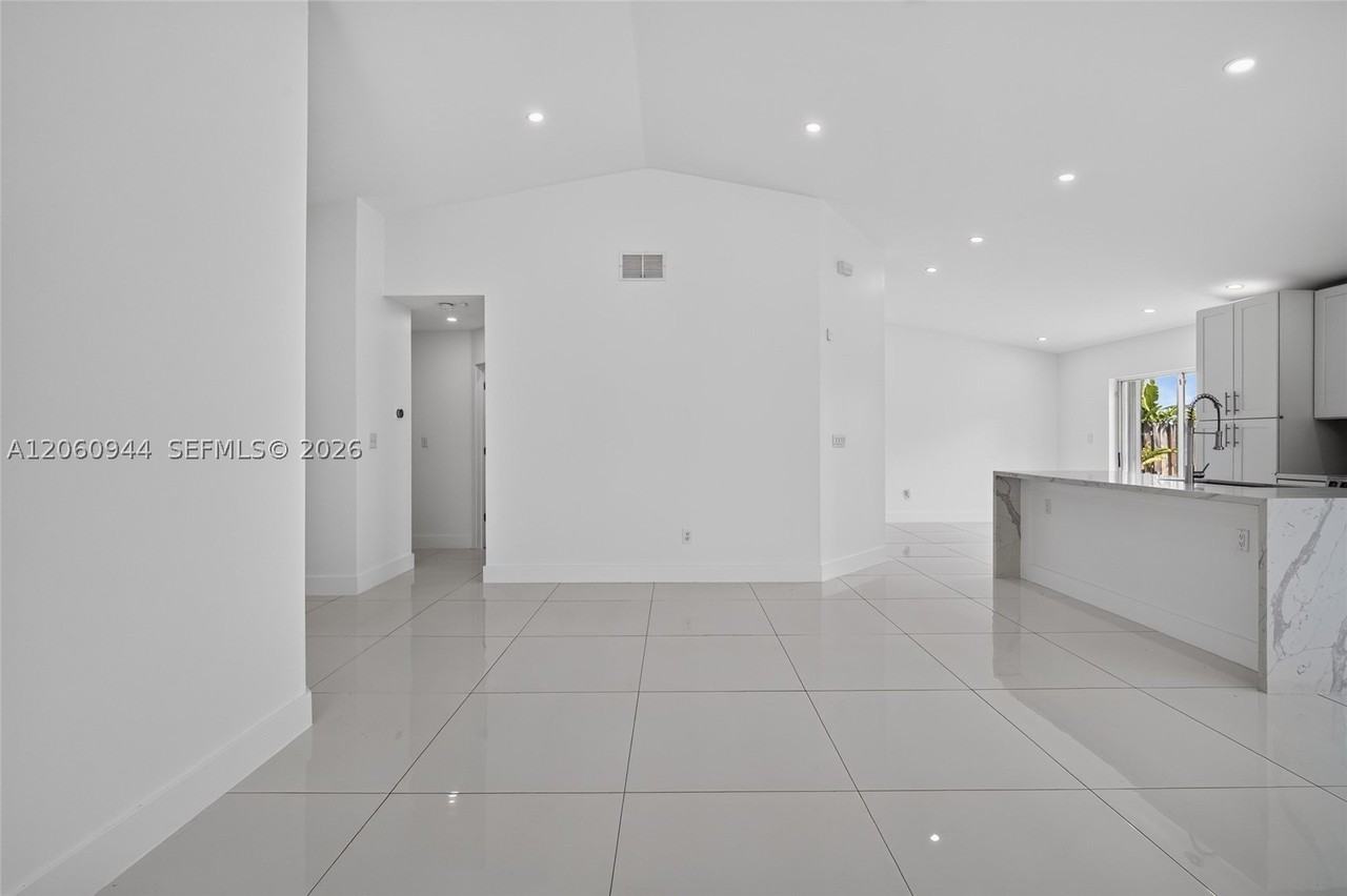 15772 Sw 74th Ln - Photo 6 of 30