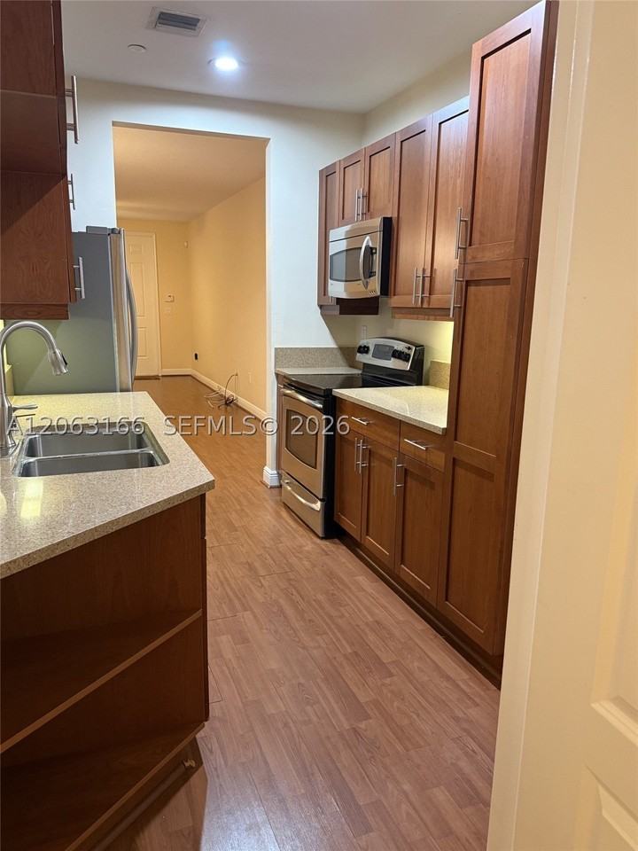 1333 Sw 4th Ct #1333 - Photo 4 of 18