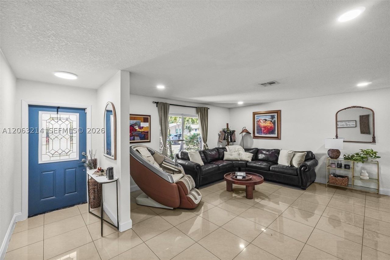 3701 Nw 114th Ave - Photo 2 of 32