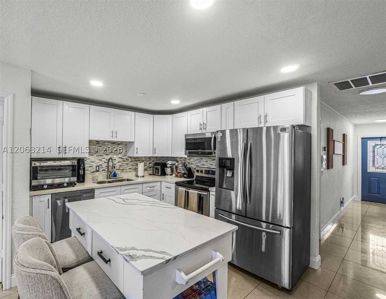3701 Nw 114th Ave - Photo 7 of 32