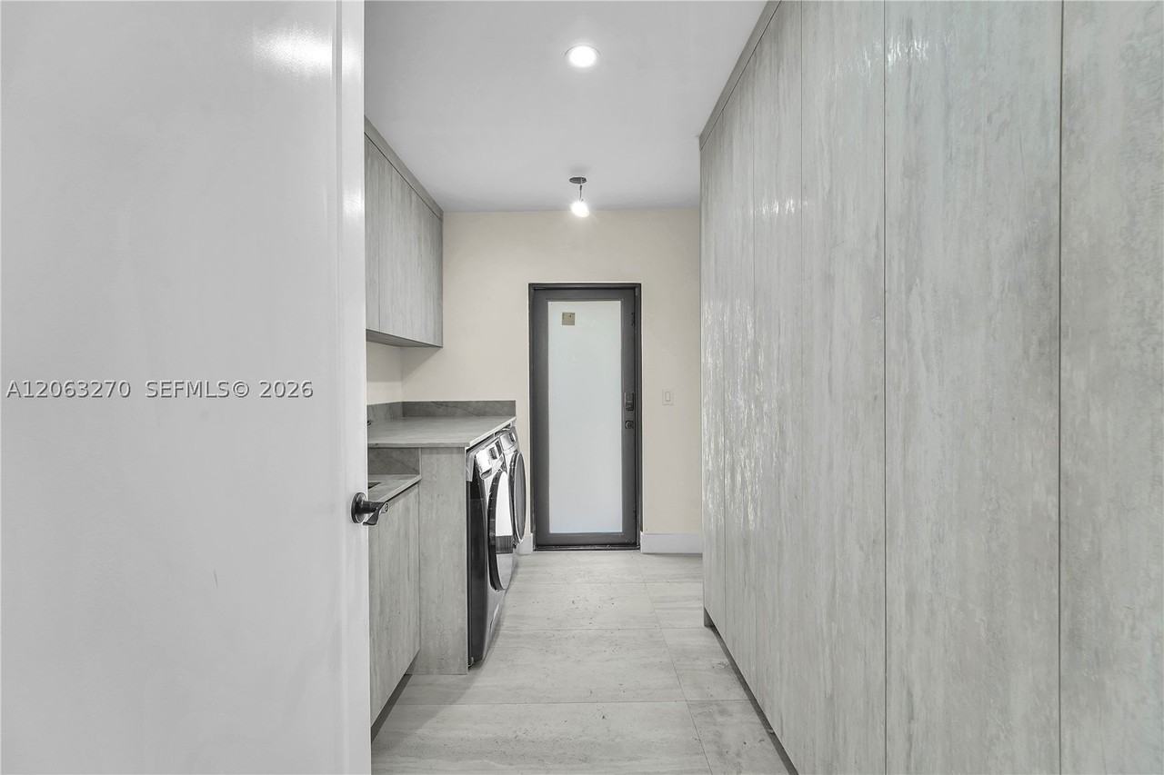 4700 Sw 110th Ave - Photo 4 of 13