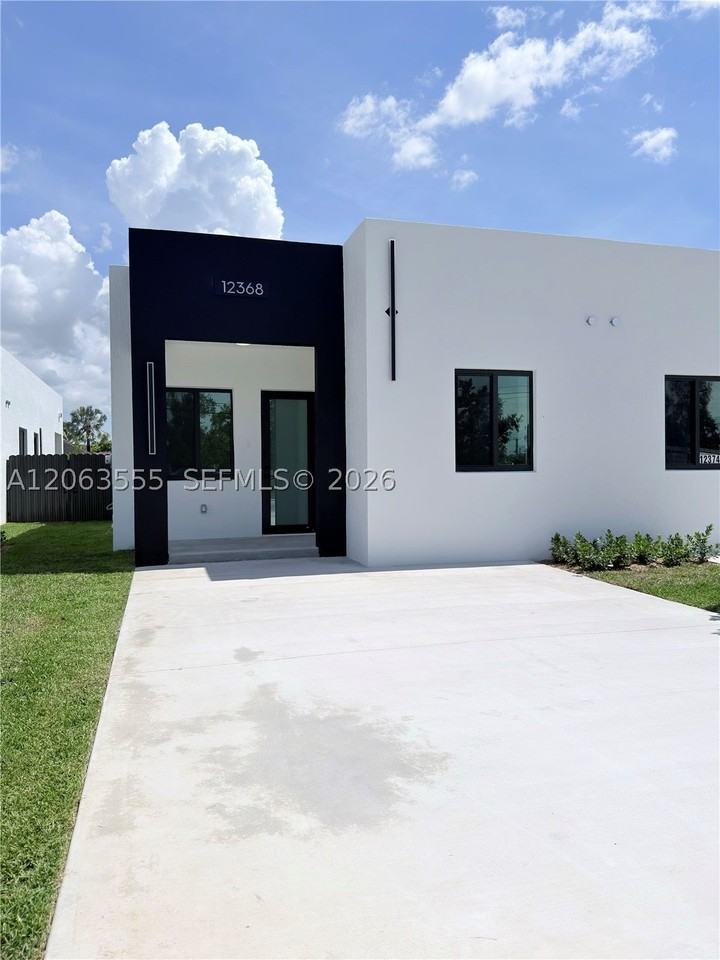 12368 Sw 219th St - Photo 2 of 15
