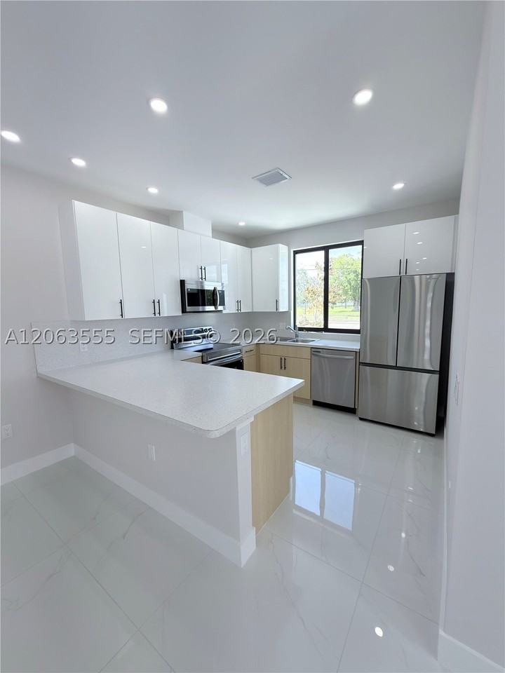 12368 Sw 219th St - Photo 4 of 15