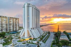featured image of 555 Ne 34th St #401