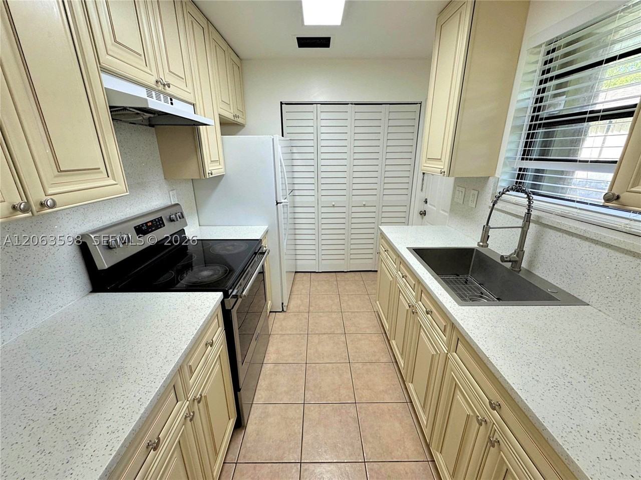 5637 Taft St #5637 - Photo 2 of 11