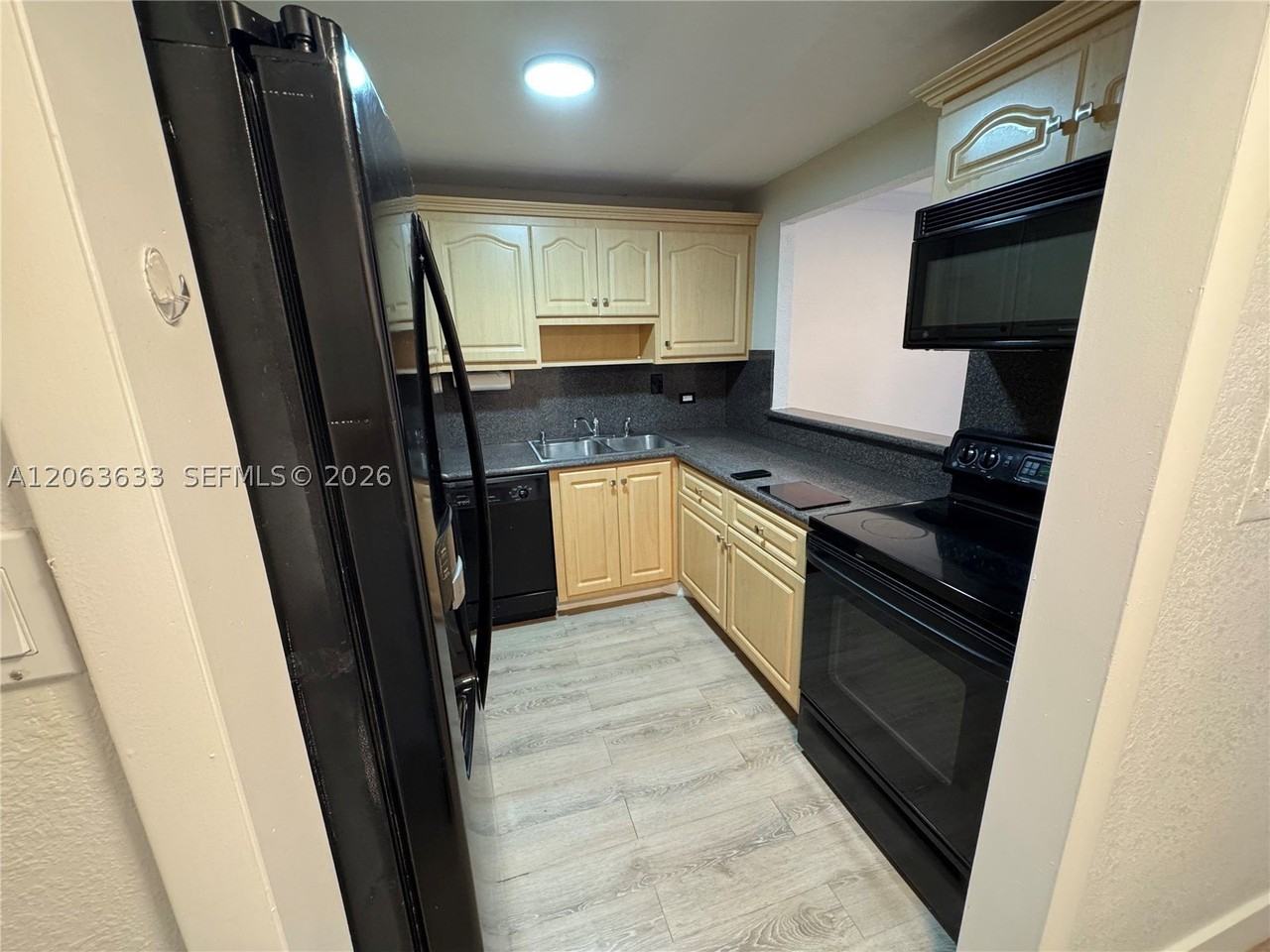 10425 Sw 112th Ave #103 - Photo 4 of 36