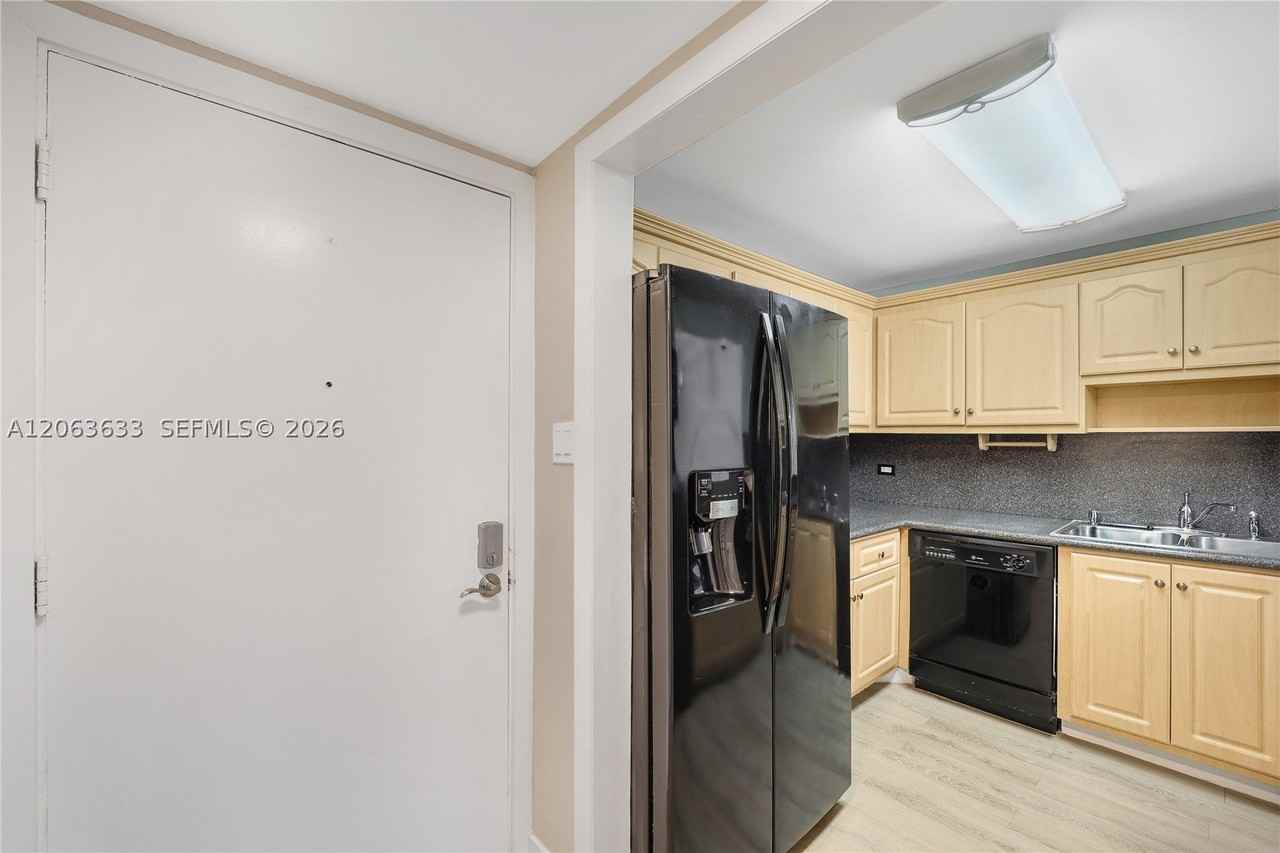 10425 Sw 112th Ave #103 - Photo 6 of 36