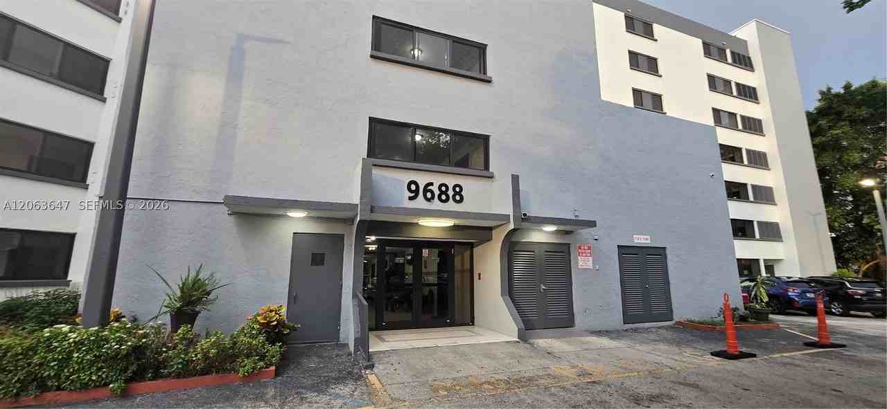 9688 Fontainebleau Blvd #404