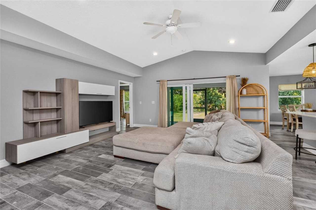 310 Albatross Rd - Photo 4 of 48