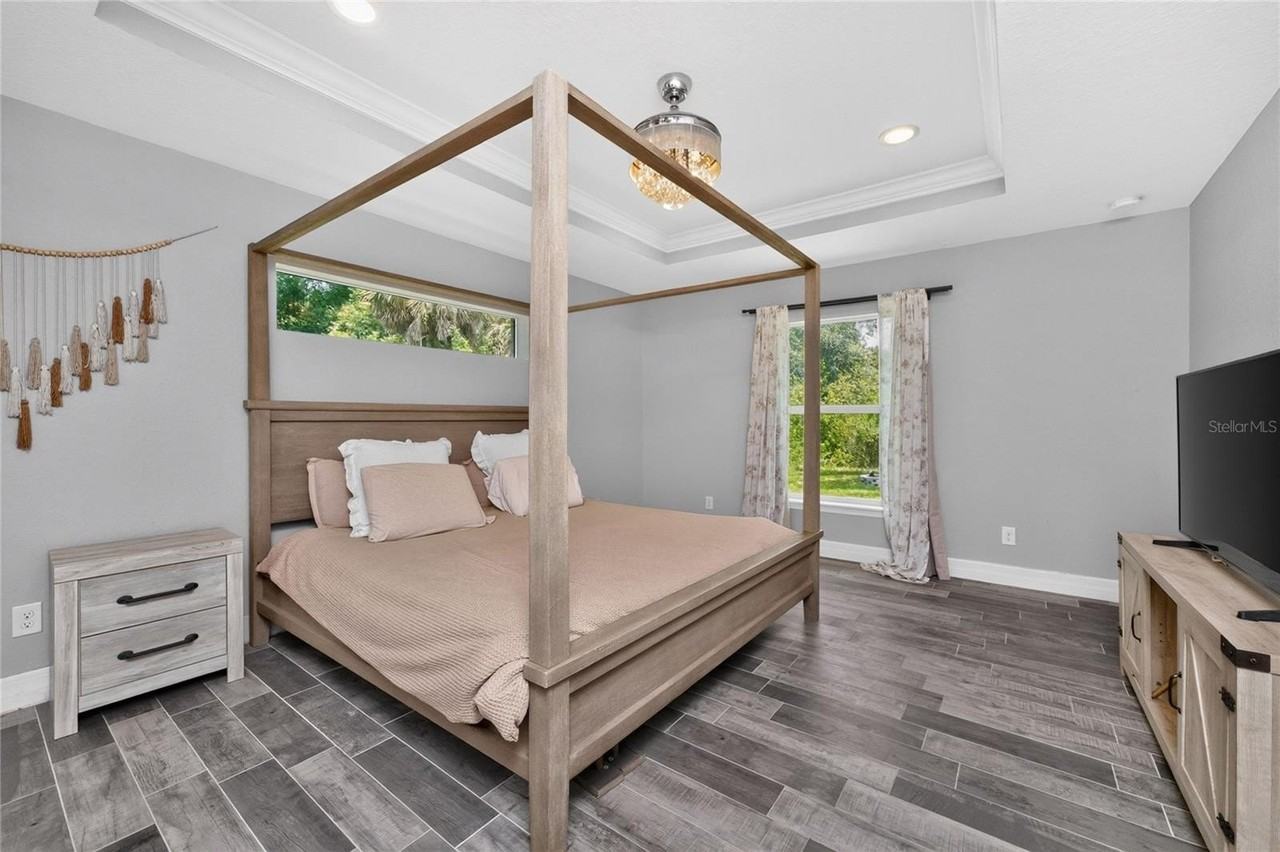 310 Albatross Rd - Photo 6 of 48
