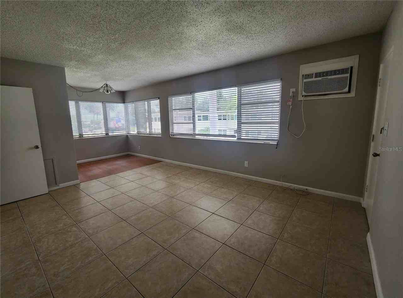 487 1st St S #205 - Photo 4 of 18
