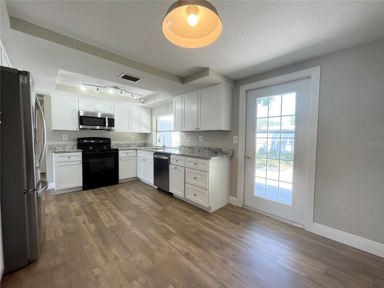 7553 Cumber Dr - Photo 6 of 31