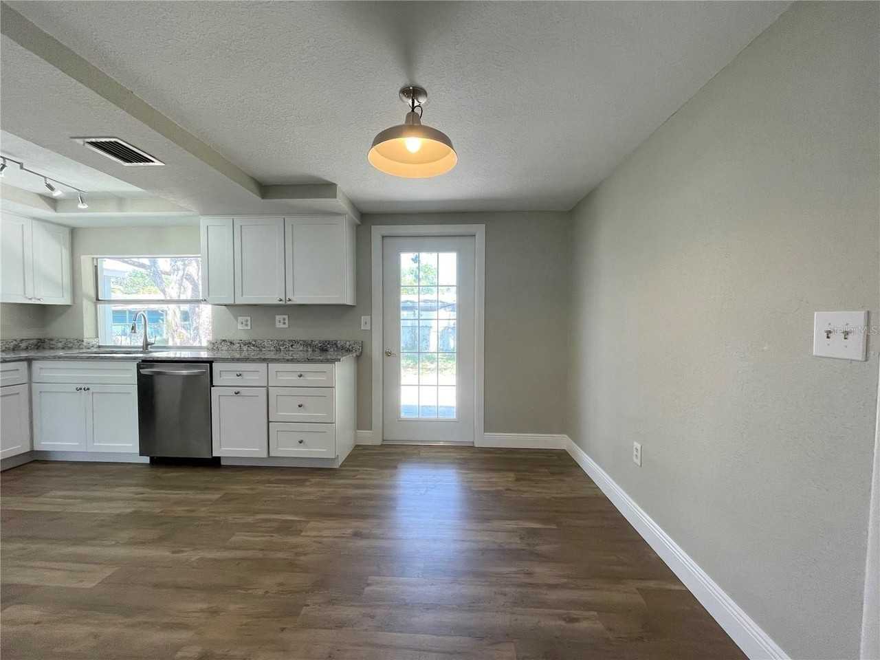 7553 Cumber Dr - Photo 7 of 31