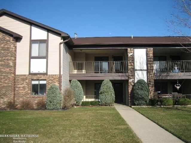 29842 Utica Rd - Photo 2 of 37