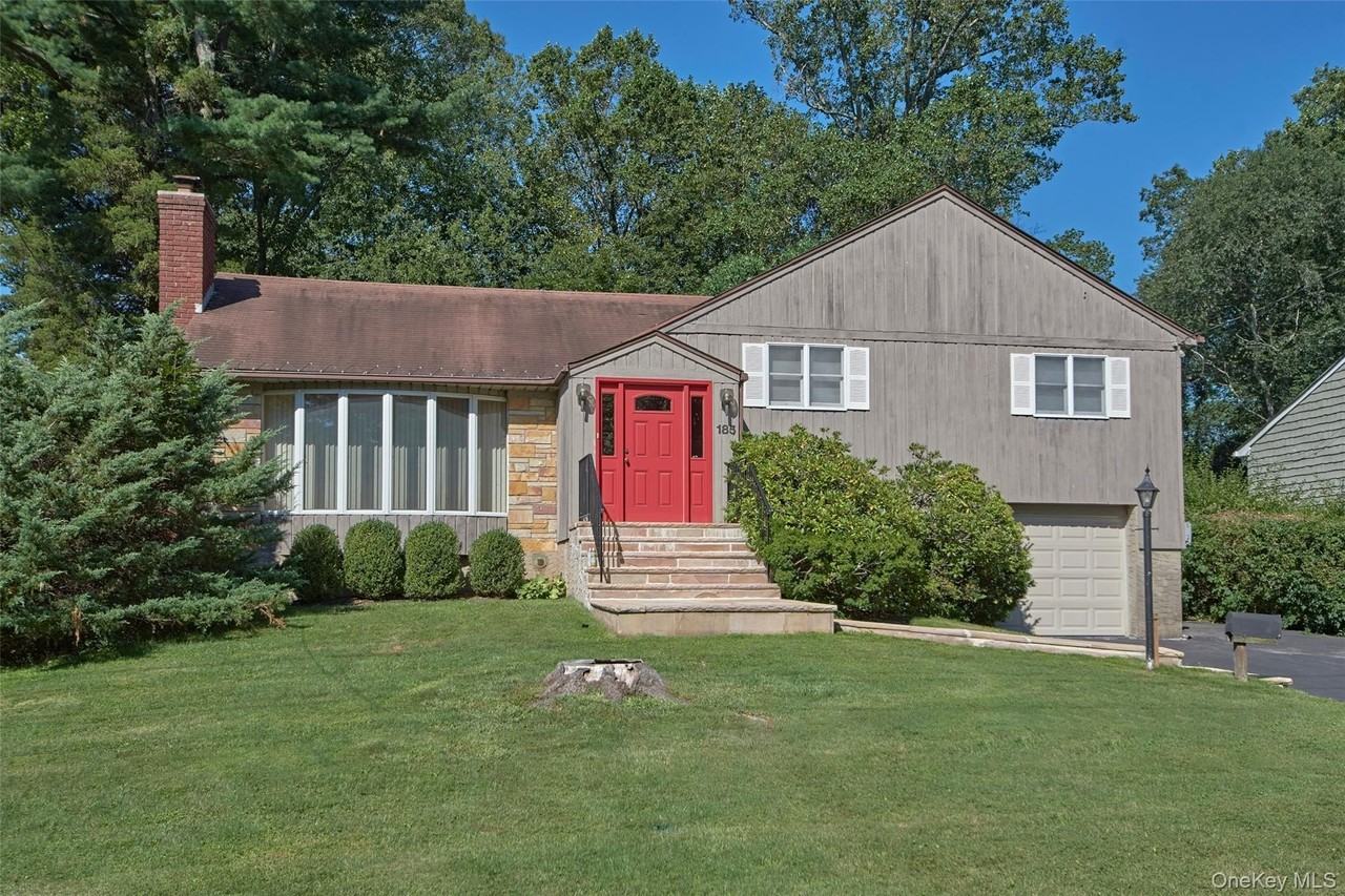 185 Pinewood Rd - Photo 2 of 17