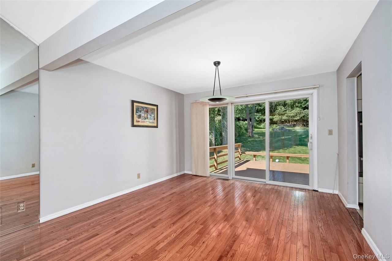185 Pinewood Rd - Photo 4 of 17