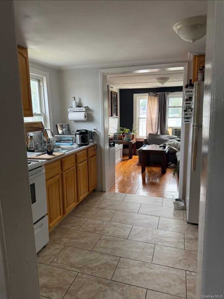 3158 Lincoln Ave - Photo 2 of 7
