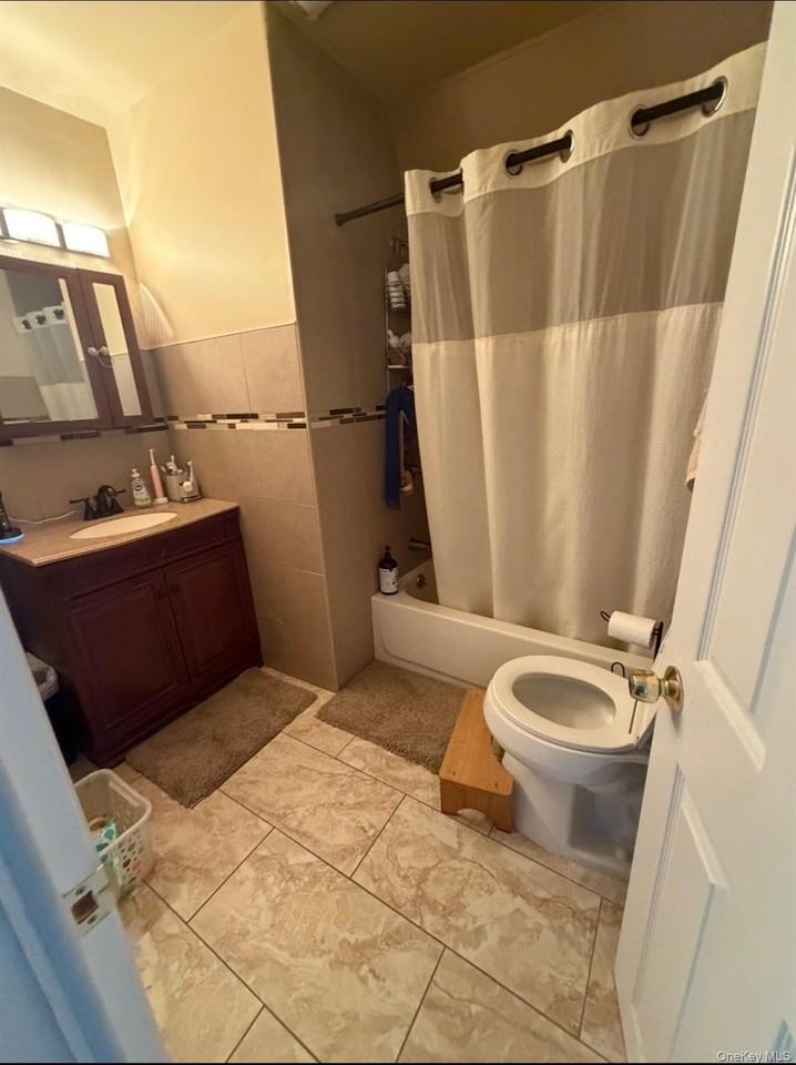 3158 Lincoln Ave - Photo 4 of 7