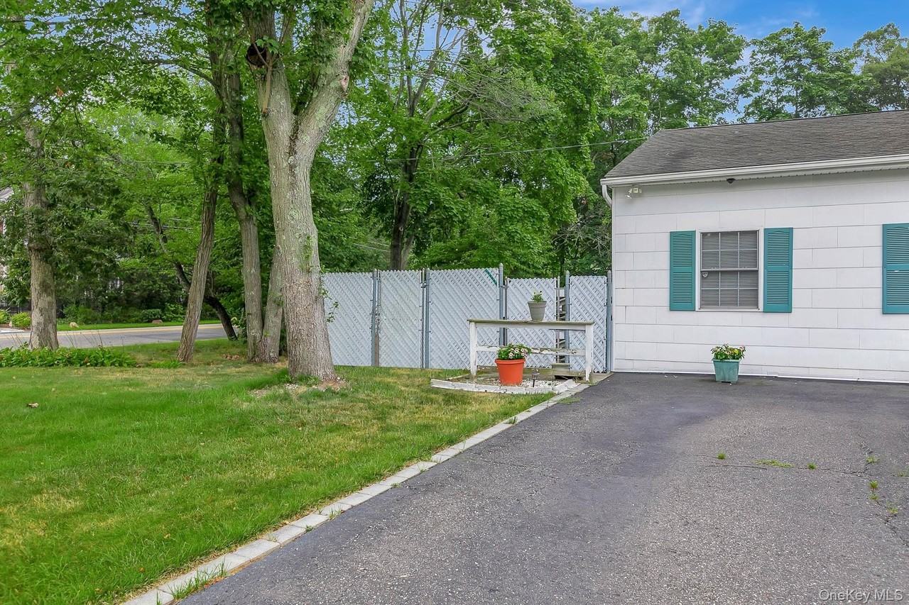 4 Brooktree Ct - Photo 2 of 19