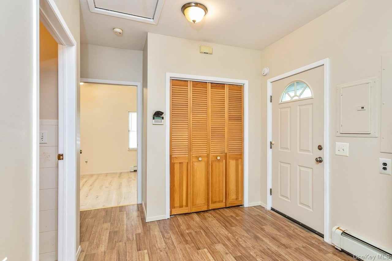 4 Brooktree Ct - Photo 5 of 19
