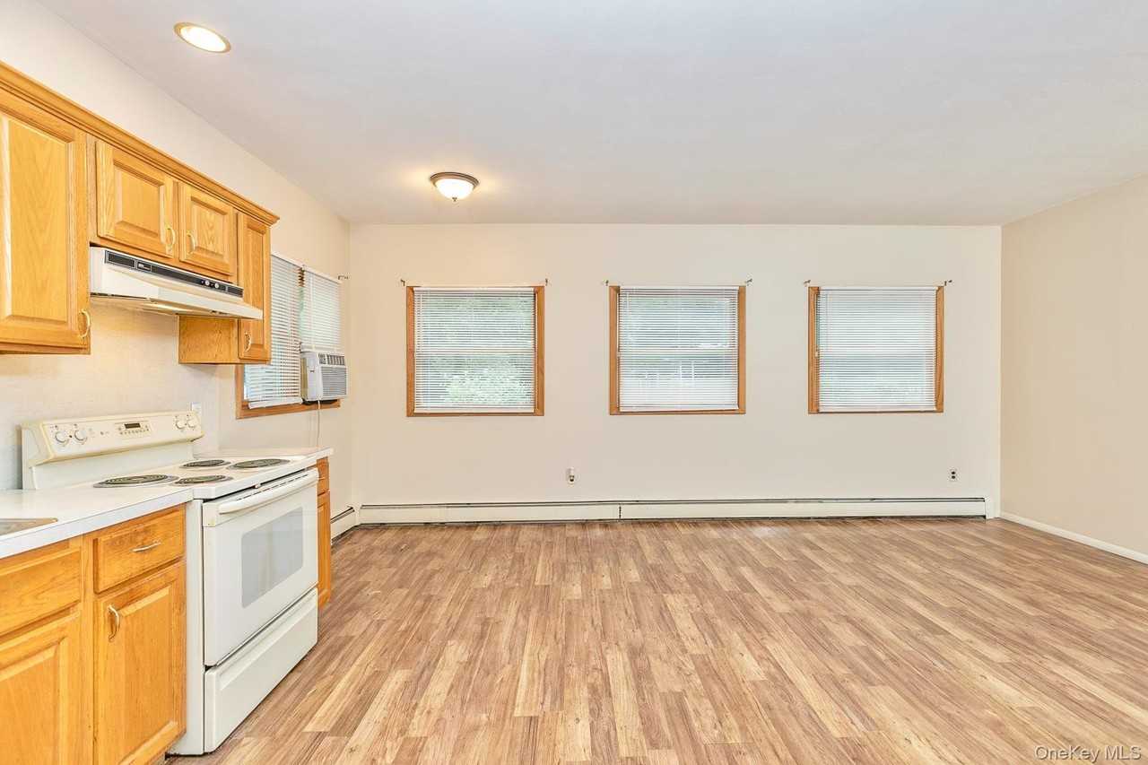 4 Brooktree Ct - Photo 6 of 19