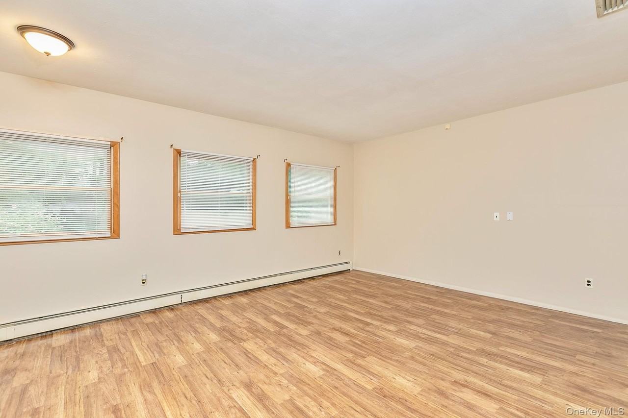 4 Brooktree Ct - Photo 7 of 19