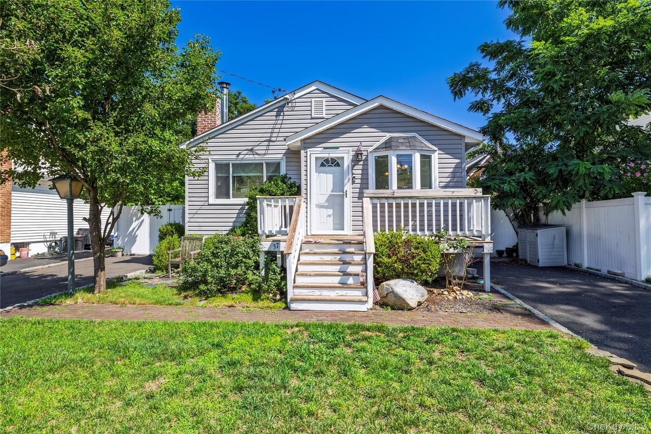 37 Hickory Rd