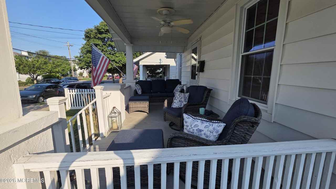 318 18th Ave - Photo 3 of 16