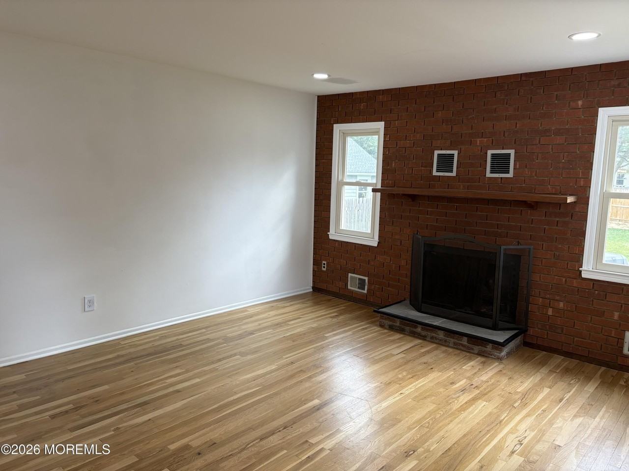 19 Lennox Ave - Photo 4 of 16