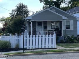 featured image of 106 Leighton Ave