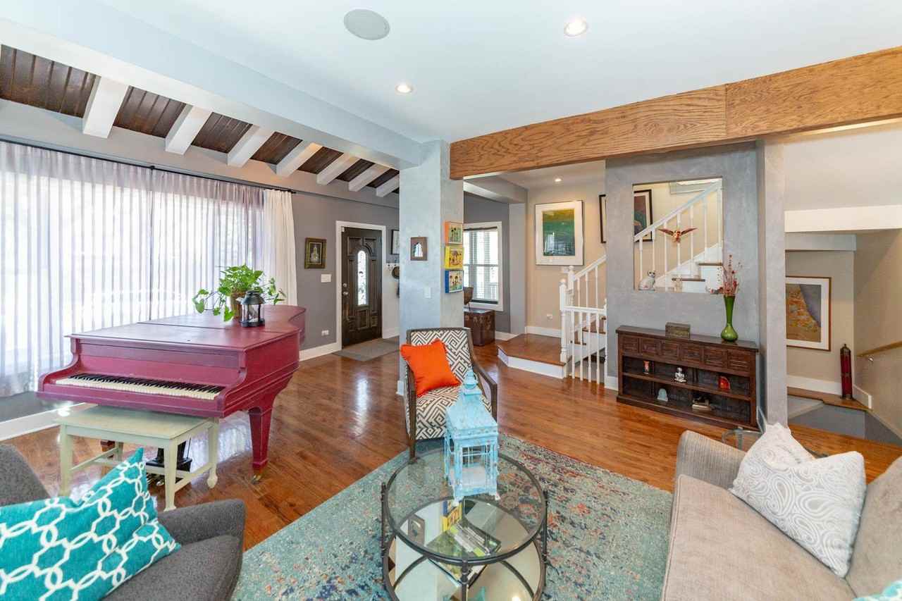 2243 N Monticello Ave - Photo 3 of 24