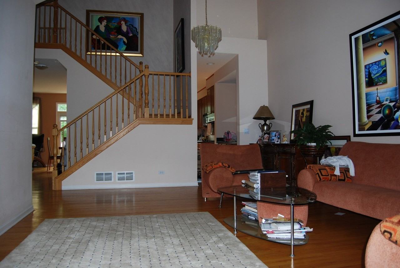 709 Sarah Ln - Photo 4 of 6