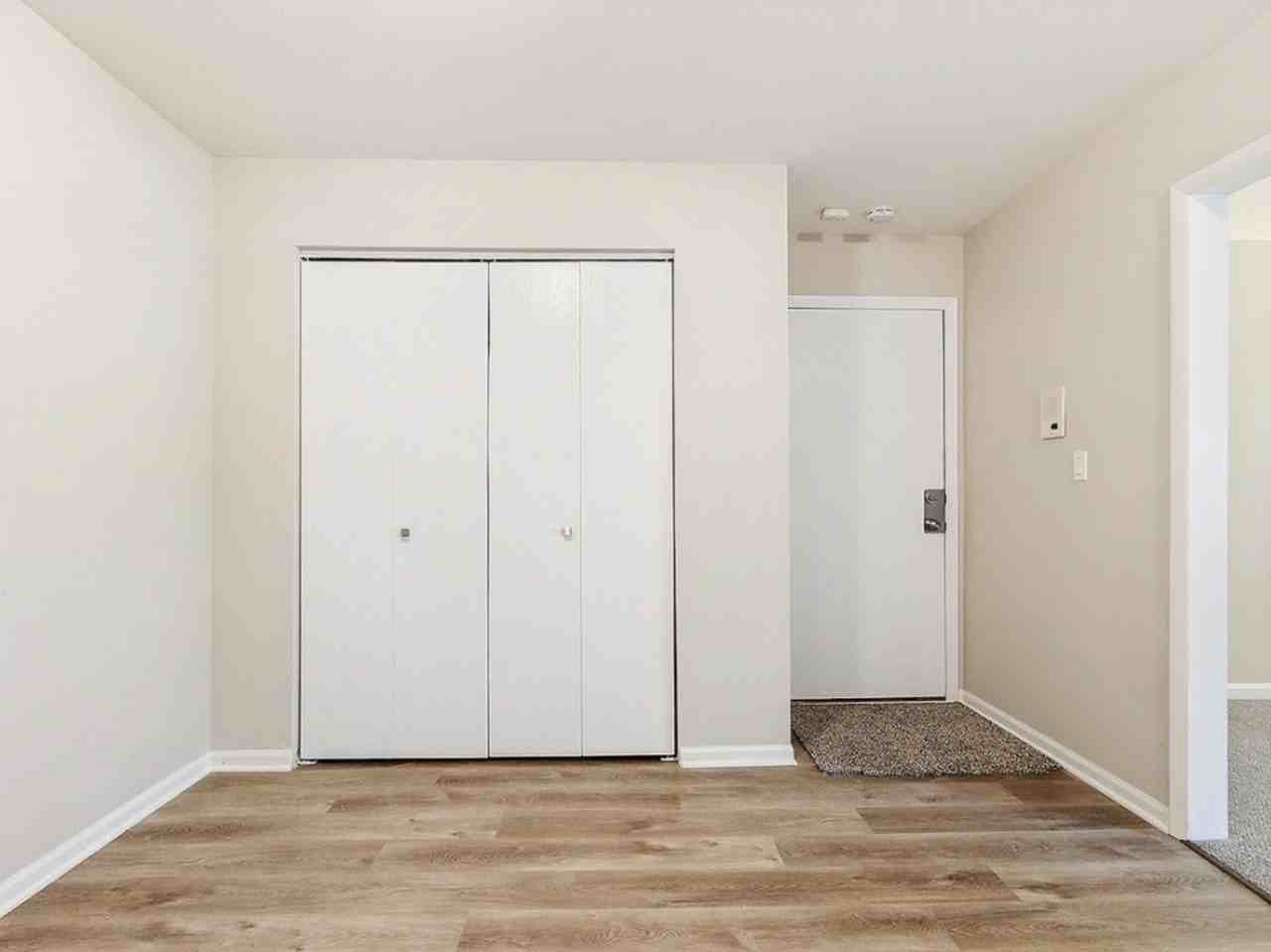 20206 S Frankfort Square Rd #D - Photo 5 of 9