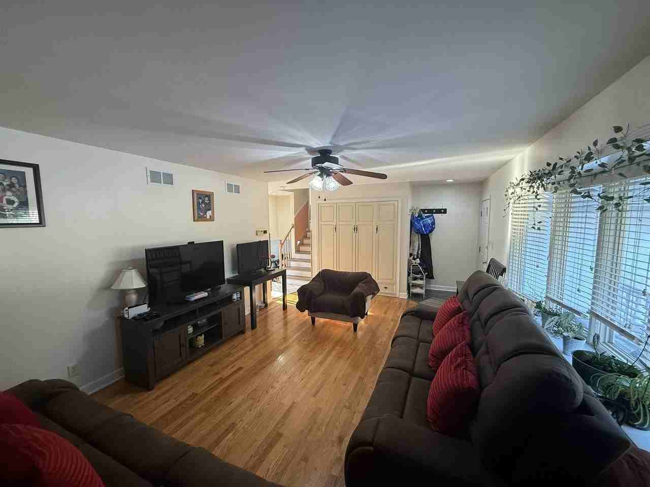 1021 Stonegate Rd - Photo 3 of 17
