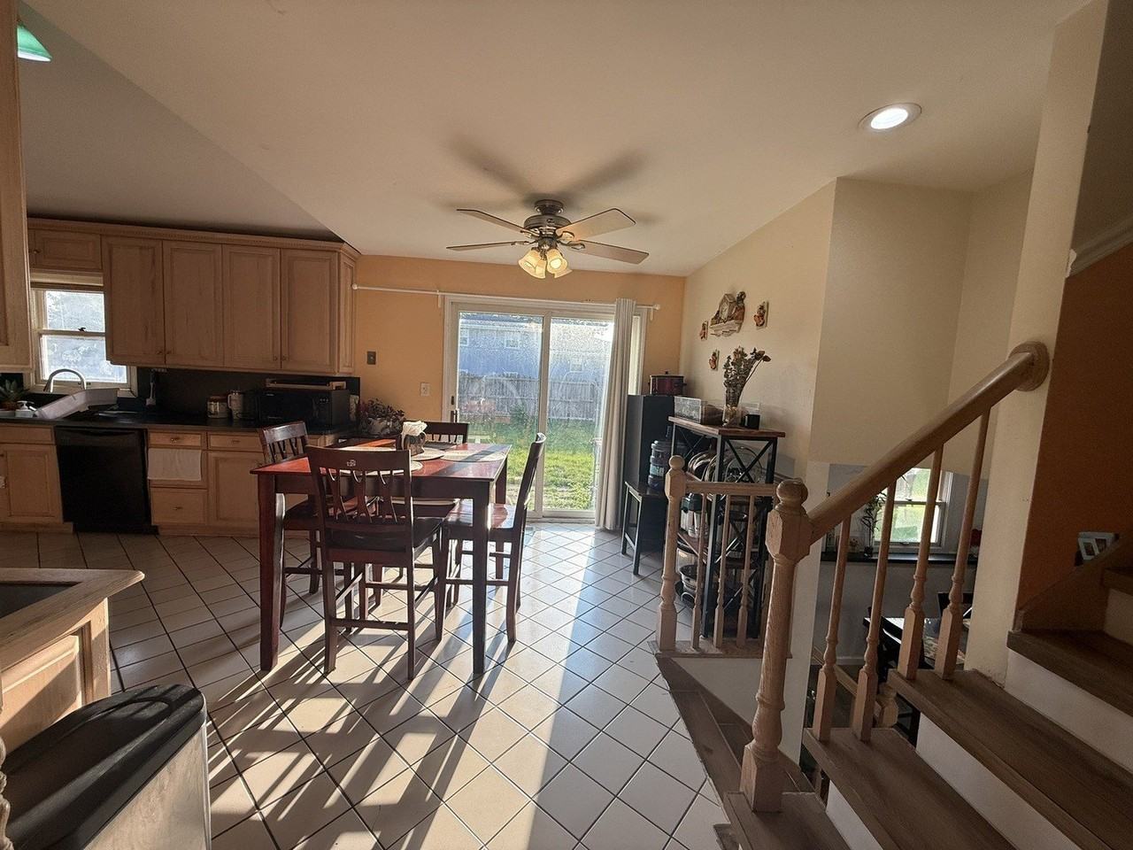 1021 Stonegate Rd - Photo 4 of 17